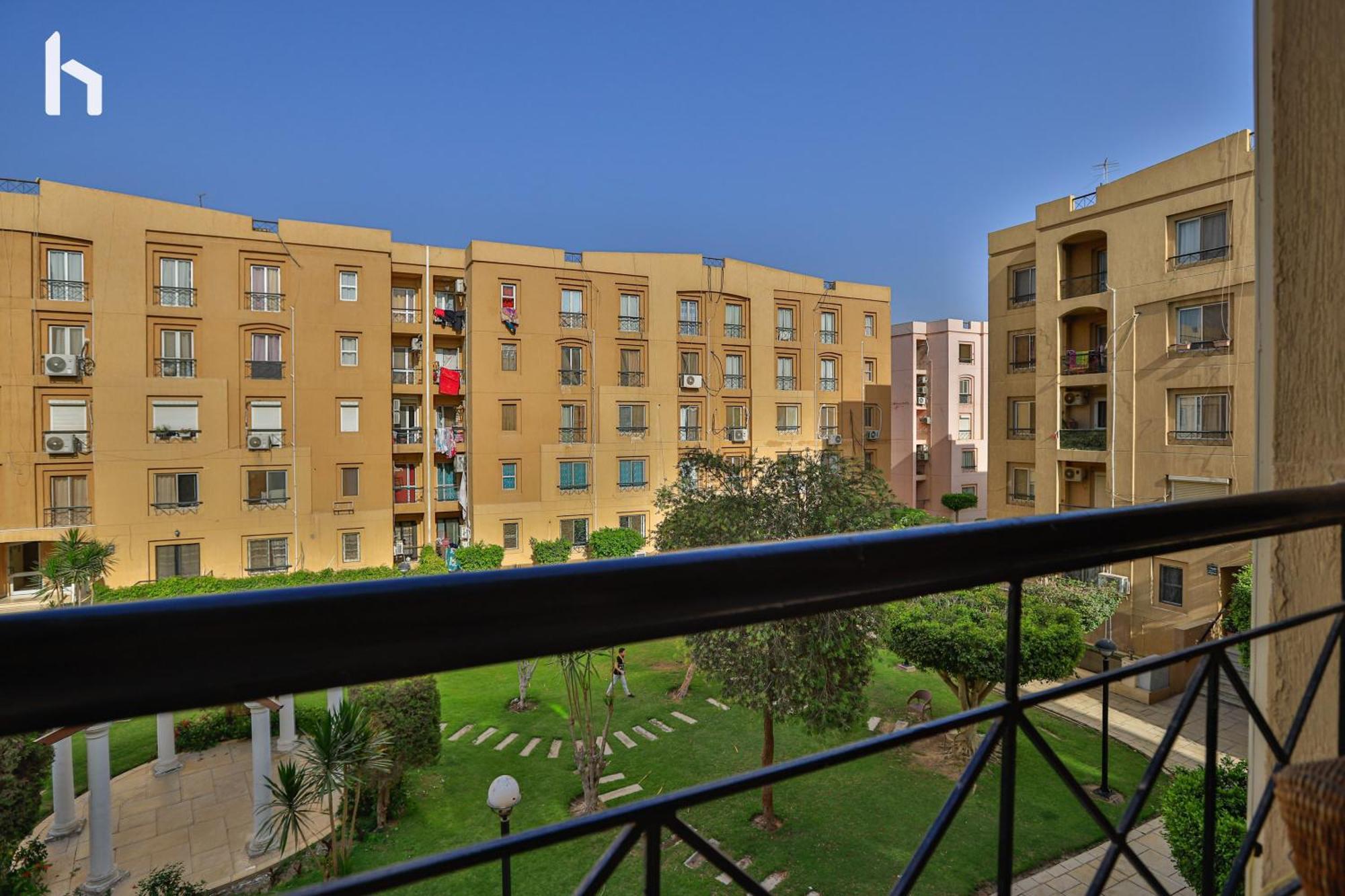-host Prime In Rehab Cairo